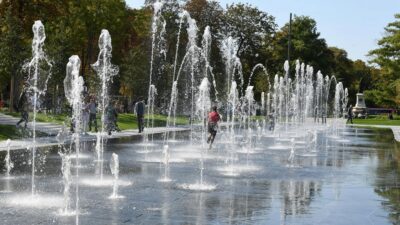 Jets et miroir d'eau - Reims