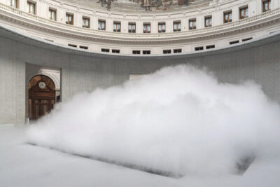 Les Sculptures de brouillard intitulée « Cloud #07156 » Bourse du Commerce - Paris